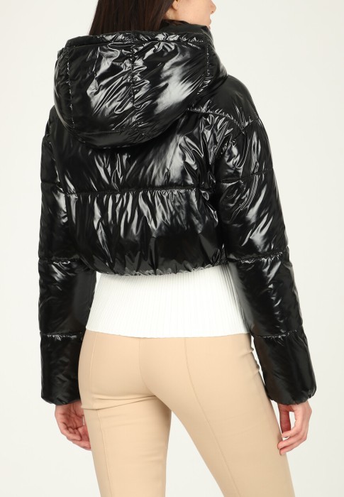 Товар черного цвета с внутренней стороны