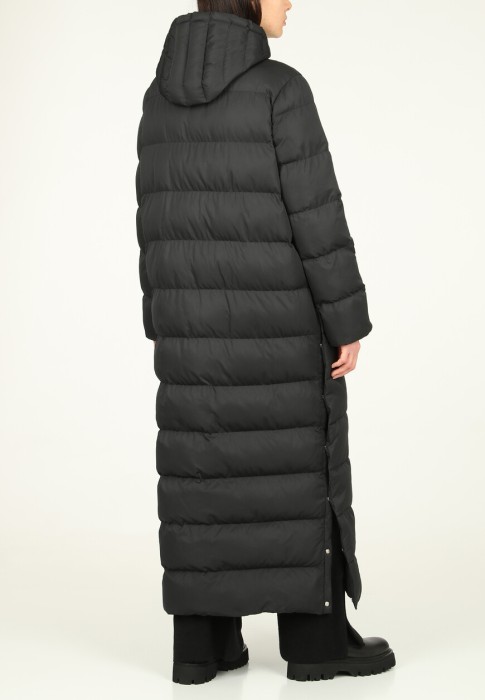 Товар черного цвета с внутренней стороны