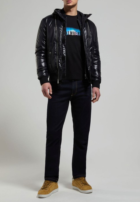 куртка  по цене 114900 руб вид справа