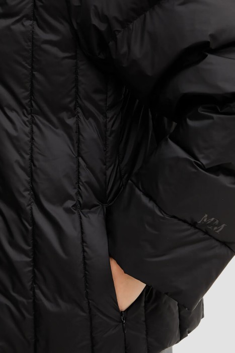 Товар черного цвета с внутренней стороны