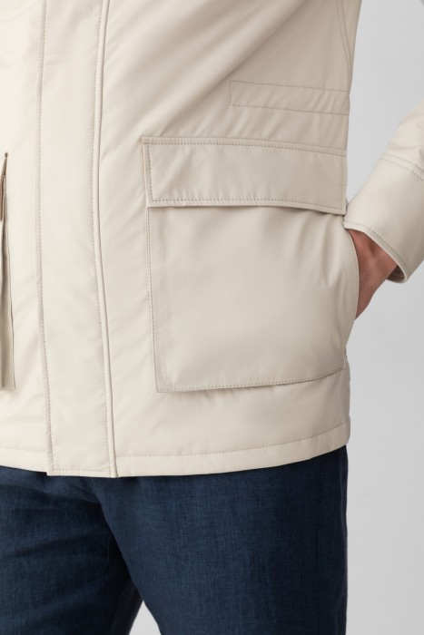 Товар бежевого цвета с внутренней стороны