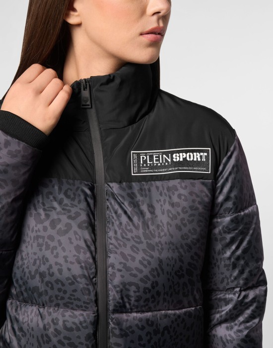 Товар черного цвета с внутренней стороны