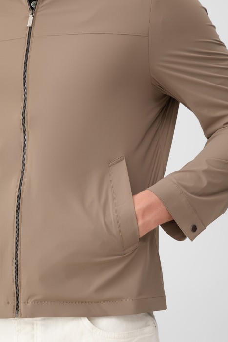 Товар коричневого цвета с внутренней стороны