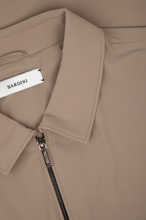 куртка  повседневного стиля с лицевой стороны