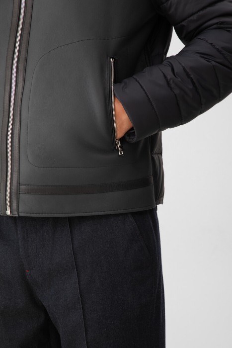 Товар синего цвета с внутренней стороны