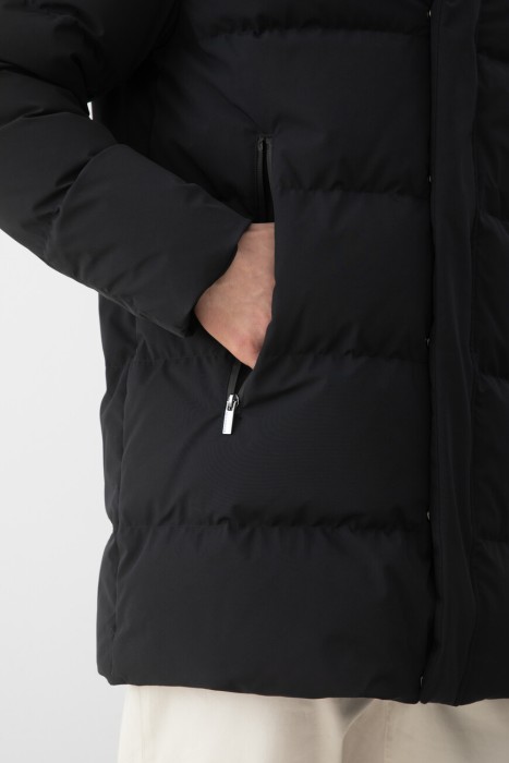 Товар черного цвета с внутренней стороны