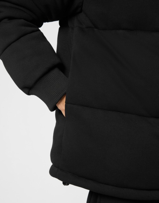 Товар черного цвета с внутренней стороны