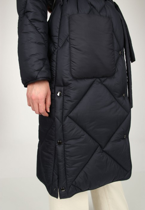 Товар синего цвета с внутренней стороны