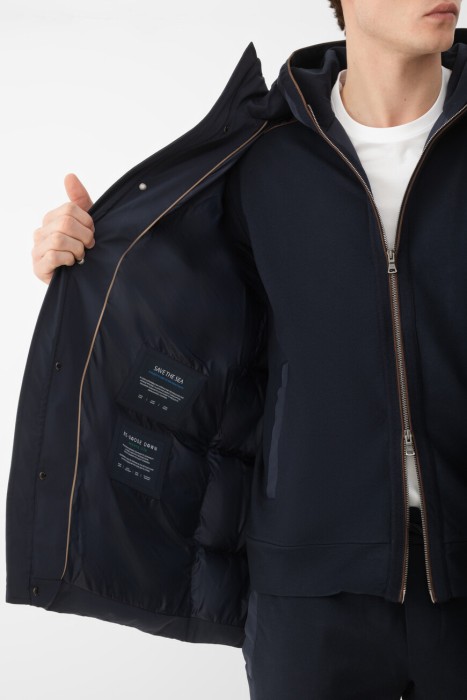 Товар синего цвета с внутренней стороны