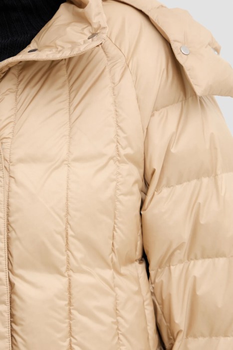 Товар бежевого цвета с внутренней стороны