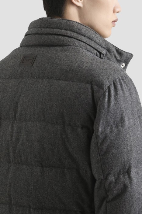 Товар серого цвета с внутренней стороны