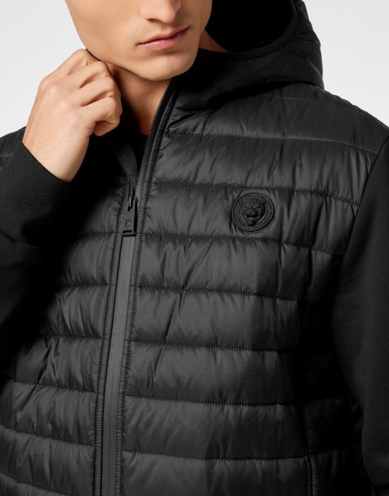 Товар черного цвета с внутренней стороны