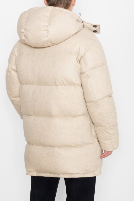 куртка  по цене 478775 руб вид справа