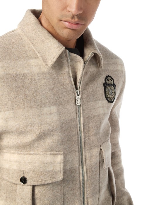 Товар бежевого цвета с внутренней стороны