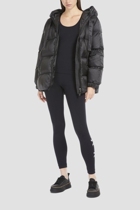 Товар черного цвета с внутренней стороны