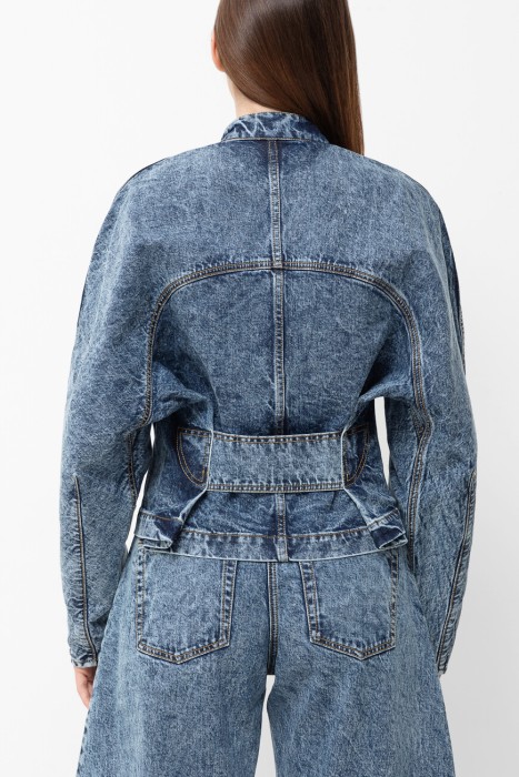 куртка  по цене 83000 руб вид справа