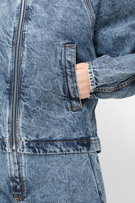 Товар синего цвета с внутренней стороны