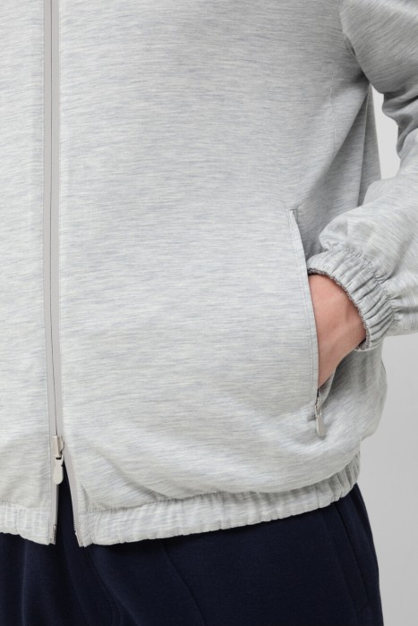 Товар серого цвета с внутренней стороны