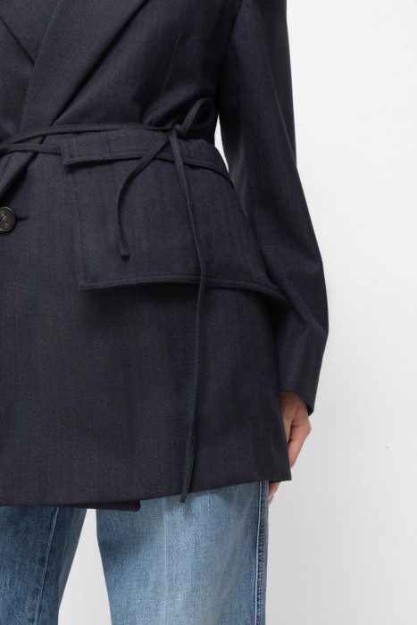 Товар синего цвета с внутренней стороны