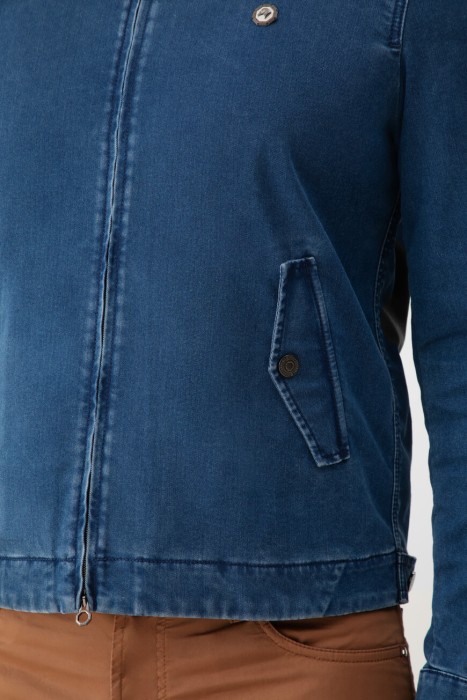 Товар синего цвета с внутренней стороны