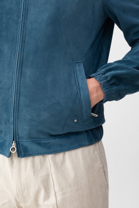 Товар синего цвета с внутренней стороны