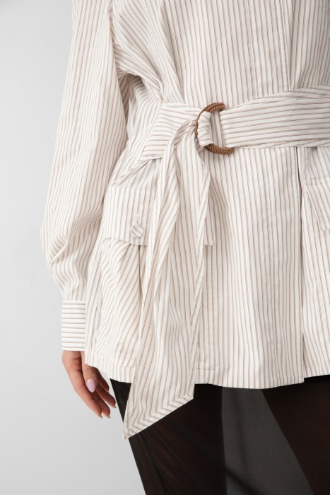 Товар белого цвета с внутренней стороны