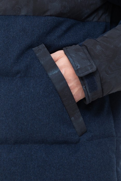 Товар синего цвета с внутренней стороны