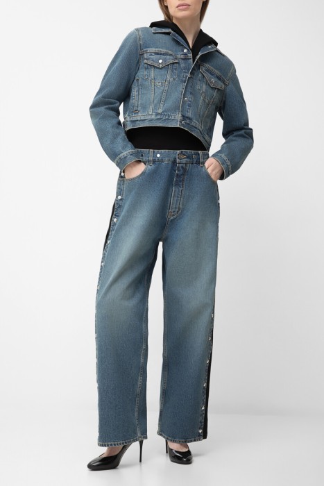 Товар синего цвета с внутренней стороны