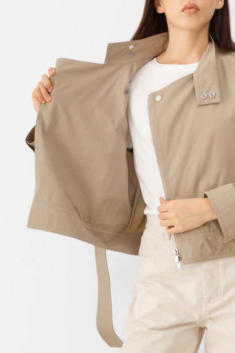 Товар бежевого цвета с внутренней стороны