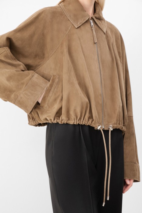 Товар коричневого цвета с внутренней стороны