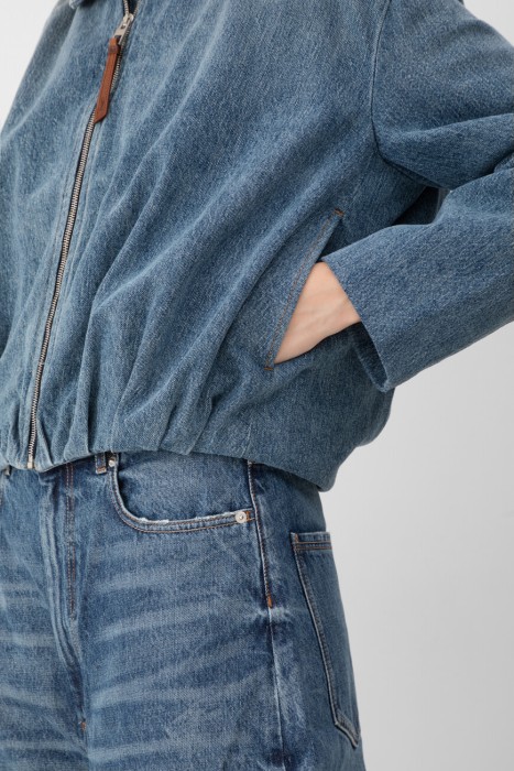 Товар синего цвета с внутренней стороны