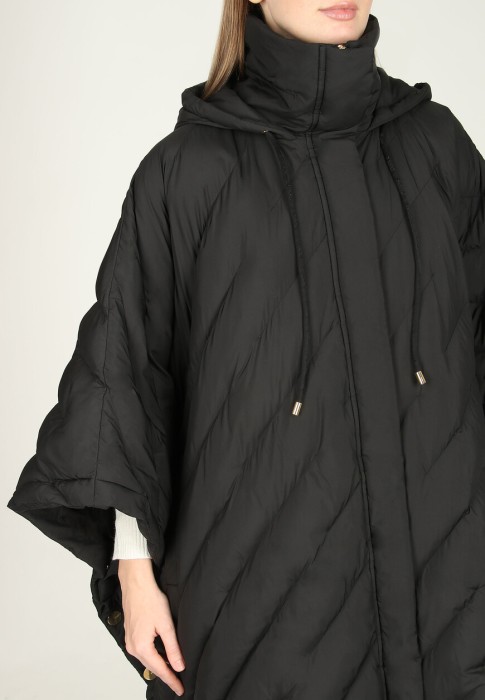 Товар черного цвета с внутренней стороны