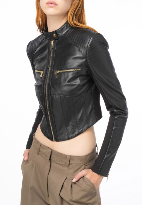 Товар черного цвета с внутренней стороны