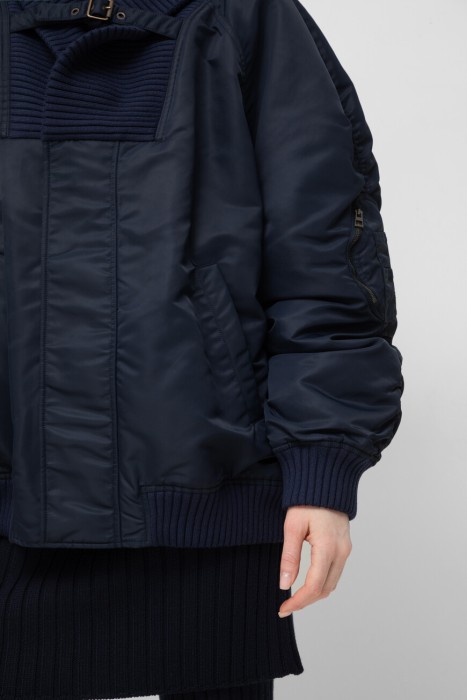 Товар синего цвета с внутренней стороны