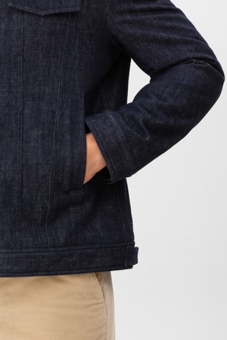 Товар синего цвета с внутренней стороны