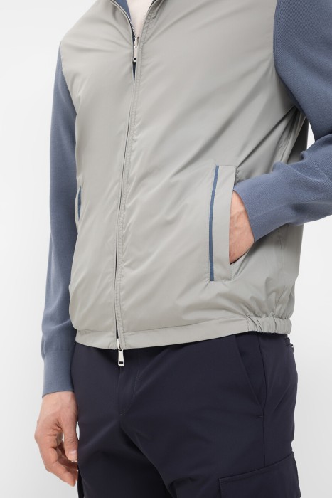 Товар синего цвета с внутренней стороны