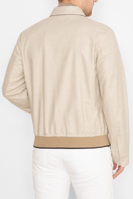 куртка  по цене 332475 руб вид справа