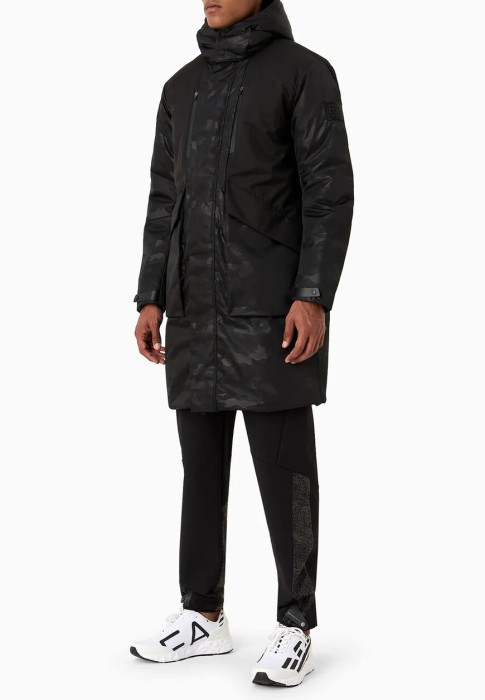 Товар черного цвета с внутренней стороны