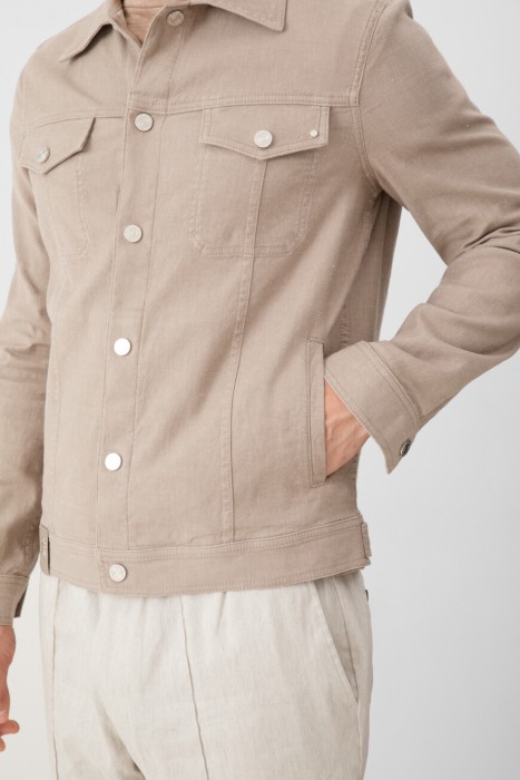 Товар бежевого цвета с внутренней стороны