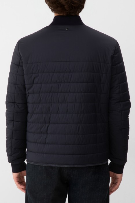 куртка  по цене 266200 руб вид справа