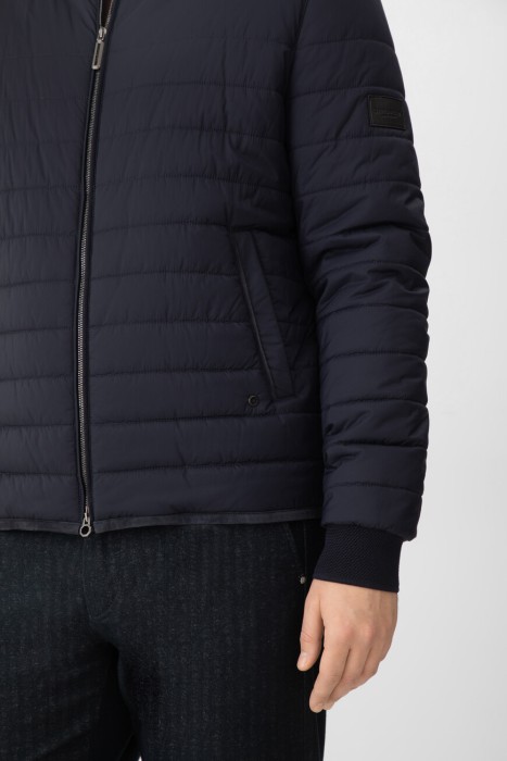 Товар синего цвета с внутренней стороны