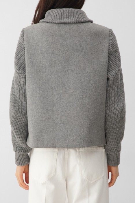 куртка  по цене 92800 руб вид справа