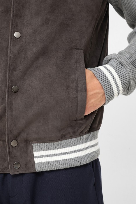 Товар серого цвета с внутренней стороны