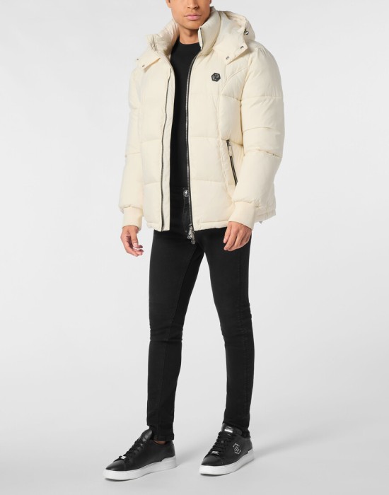 Товар бежевого цвета с внутренней стороны