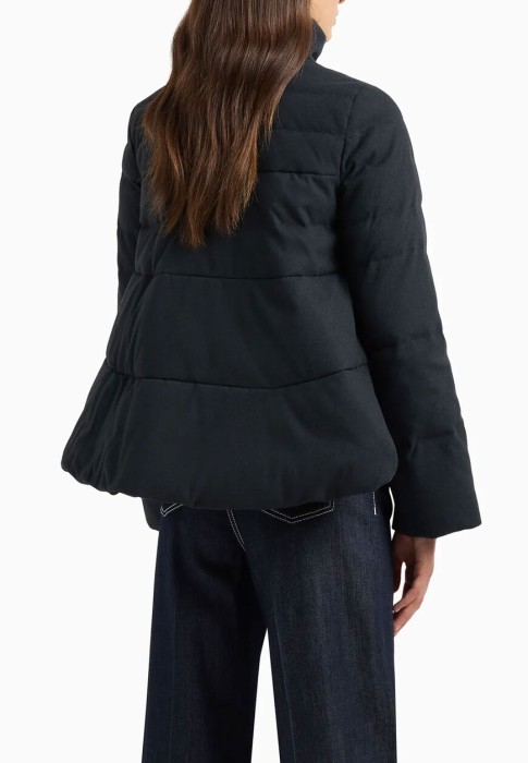 Товар синего цвета с внутренней стороны