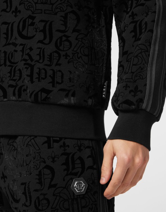 Товар черного цвета с внутренней стороны