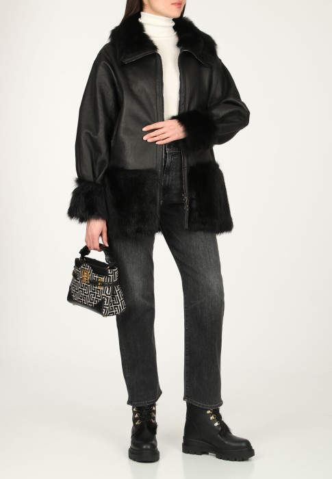 куртка  по цене 382900 руб вид справа