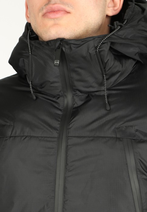 Товар черного цвета с внутренней стороны