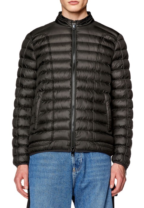 Товар черного цвета с внутренней стороны