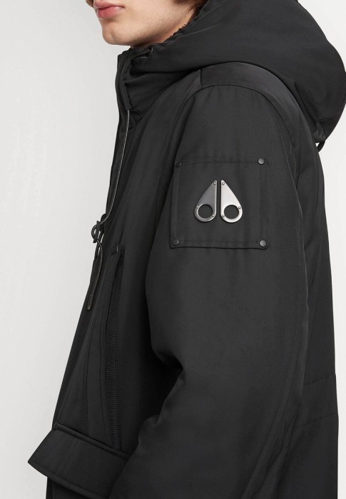 Товар черного цвета с внутренней стороны